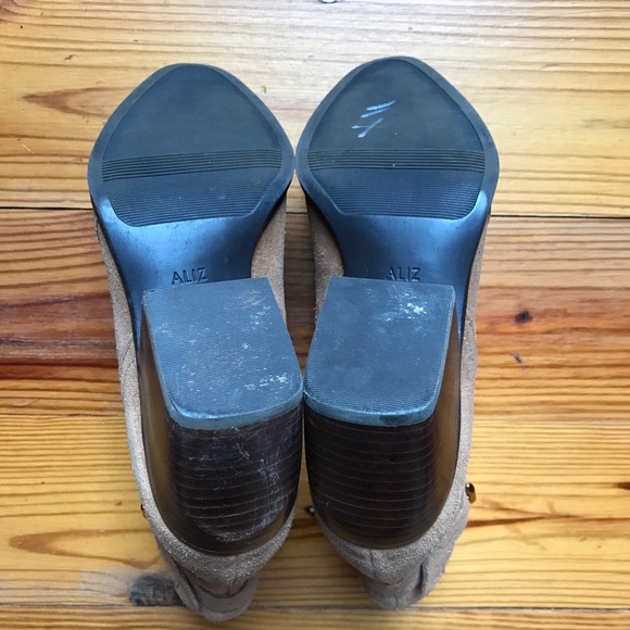 Naturalizer Suede Tan Cognac Pointed Toe Boots with Strap, EUC, 7.5 - Picture 9 of 13